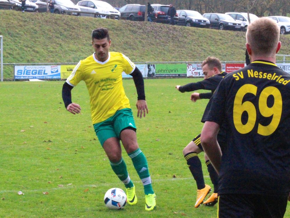 Mit einem 1A versenkten Freistoß legte Hakan Güldürend den Grundstein für den 2-0 Auswärtssieg